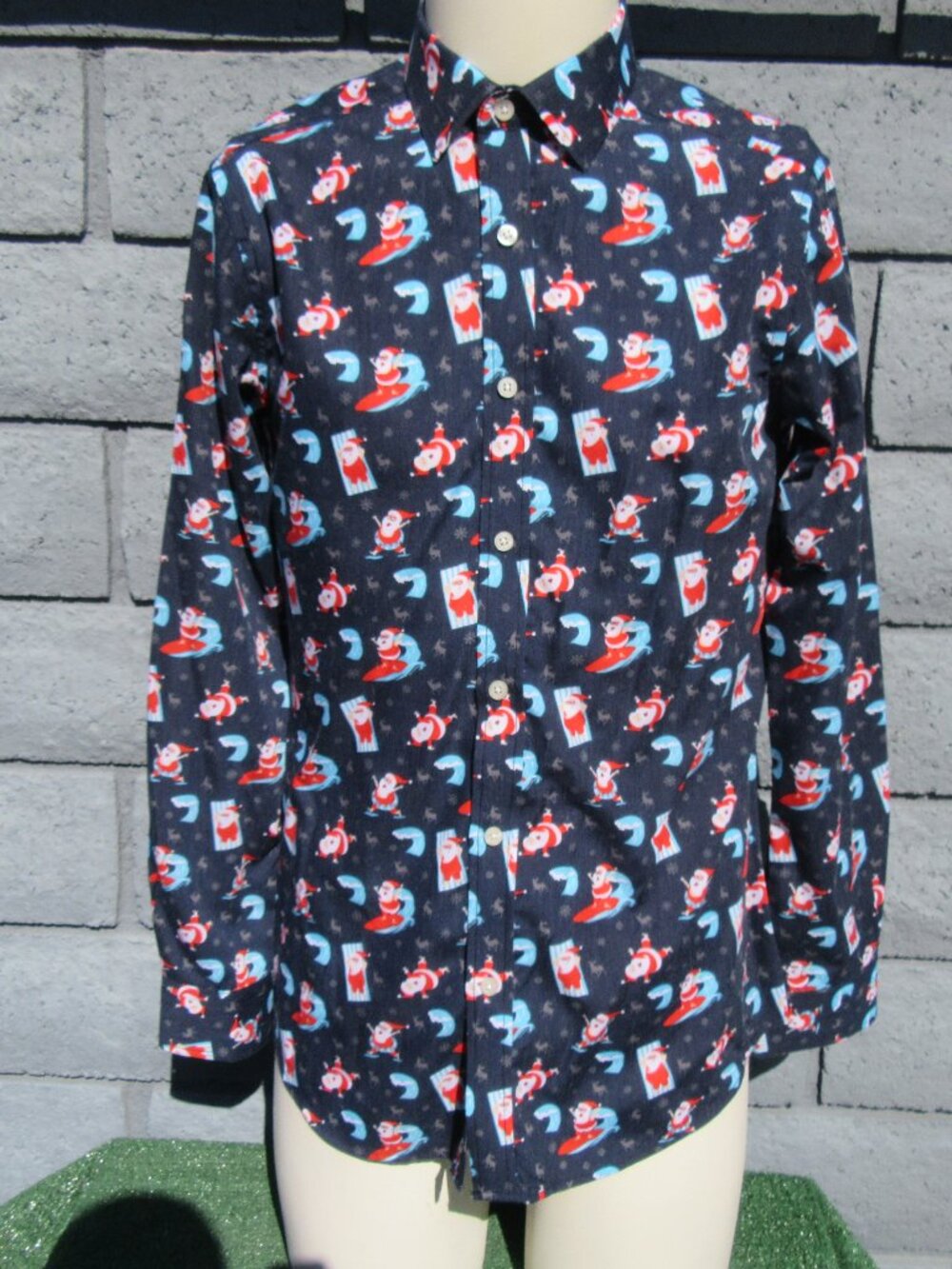 New Simon Banks Christmas Surfing Santa Beach Long Sleeve Shirt Men's Size Small